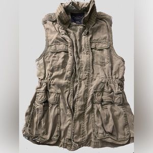 Sleeveless Olive Green Vest/Utility Jacket